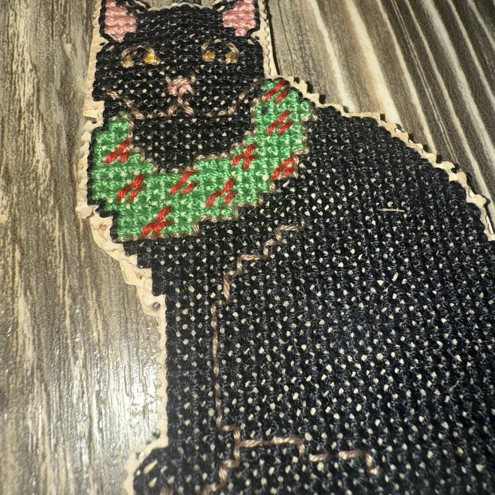 VTG Needlepoint Cross Stitch Christmas Ornaments‎ Gingerbread Man And Cat